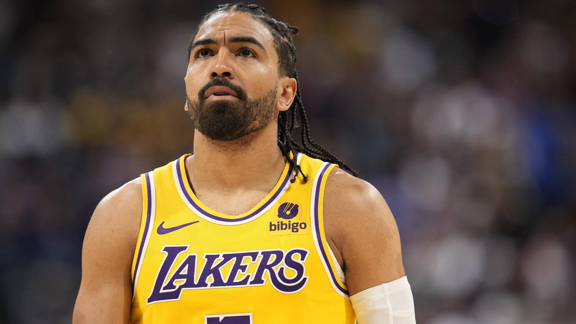 湖人球星三分绝杀，全场观众热烈欢呼，我的影响运行.